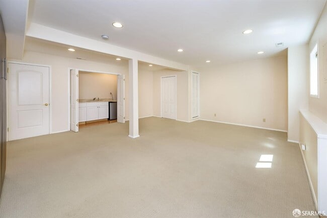 Building Photo - 130 Granville Way