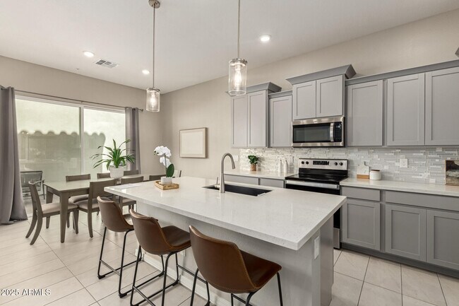 Building Photo - 1535 E Dublin St