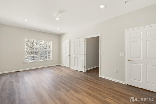 Building Photo - 102 Forest Dr