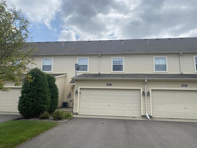 Building Photo - 6637 Lamplight Dr