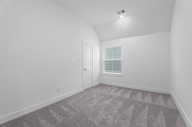 Building Photo - 120 Red Cascade Trl