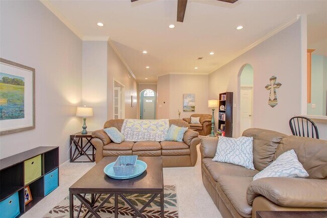 Building Photo - 15950 Cottage Ivy Cir