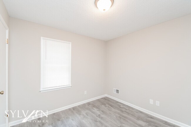 Building Photo - The living is easy in this 3 bedroom, 2 ba...