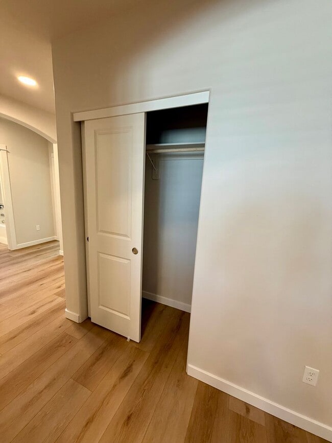 Building Photo - 4 bed 2 bath in Caldwell, Landscaping Incl...