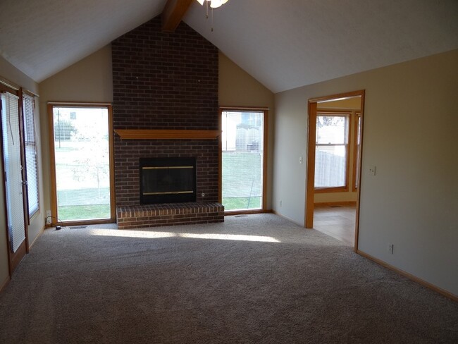 Building Photo - Nice Home In Papillion For Rent!