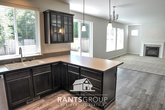 Building Photo - Beautiful  3 bedroom, 2.5 bath, 2-story home in Steilacoom Ridge