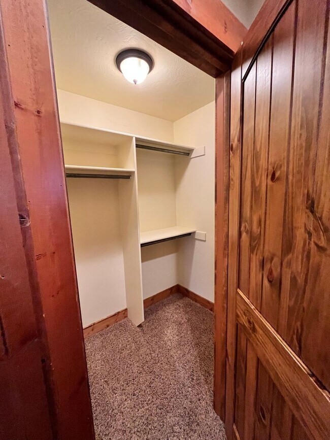 Building Photo - 3 bed, 3 bath Duplex in Driggs