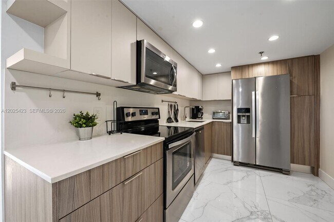 Building Photo - 20505 E Country Club Dr