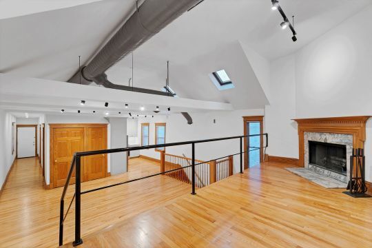 Building Photo - 2239 N Clybourn Ave