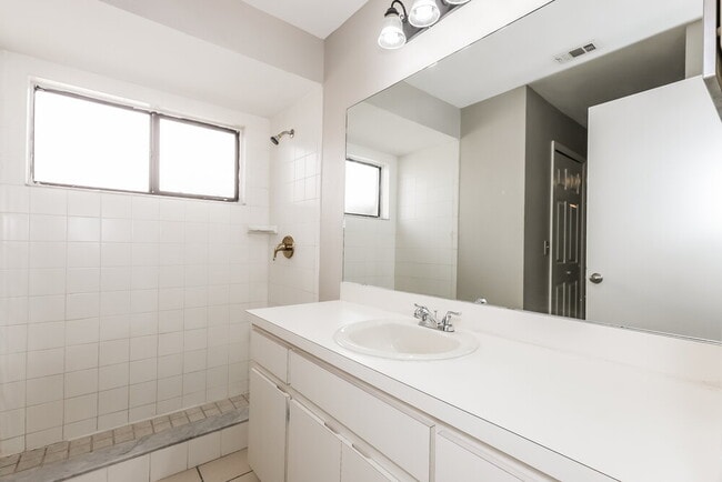 Building Photo - 2607 Shilo Ct