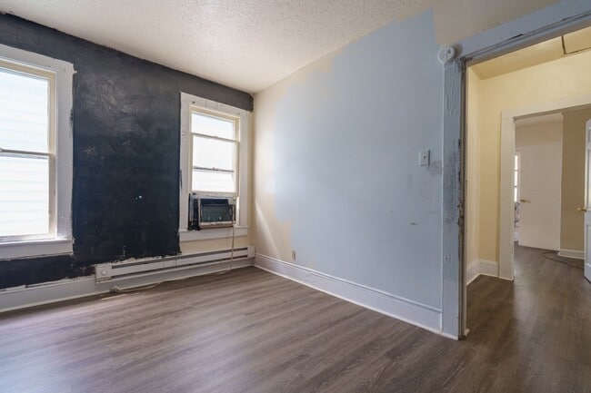 Building Photo - MOVE IN READY 4 Bedroom in Chesapeake!