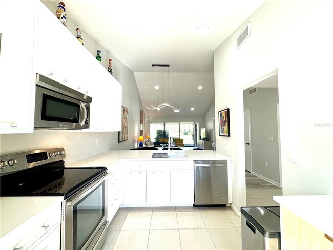 Building Photo - 5222 Myrtle Wood