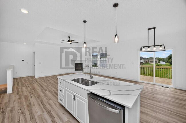 Building Photo - 8914 Hickory Dr