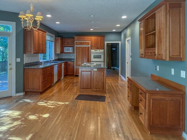 Building Photo - 9137 NW McKenna Dr
