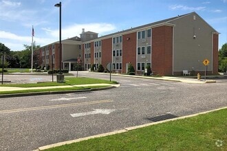 Building Photo - 664 Town Bank Rd