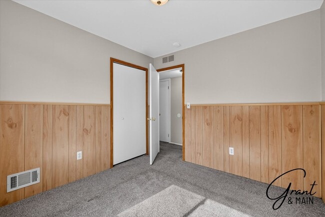 Building Photo - $1550 3 bedrooms