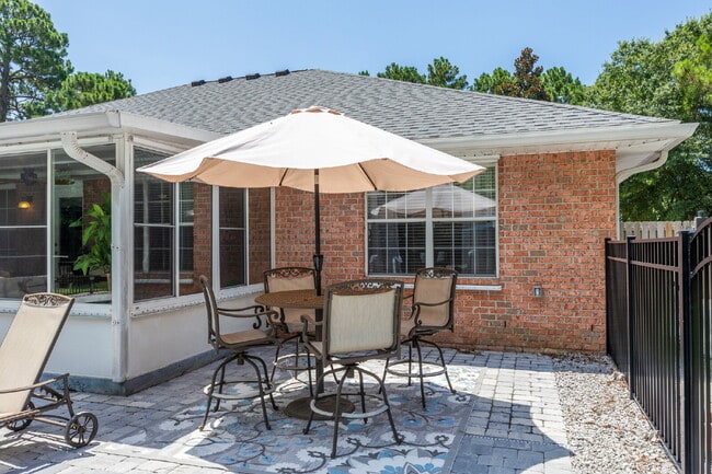 Building Photo - "Coastal Elegance Awaits: Spacious 4-Bed Oasis with Granite Touches on Shipwreck Road"