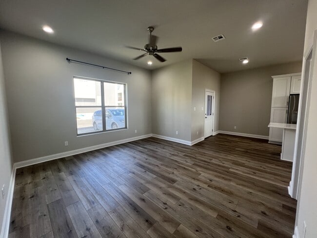 Building Photo - 113 Firethorn Dr