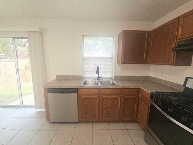 Building Photo - Nice Home in Mansfield ISD