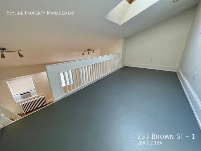 Building Photo - 233 Brown St