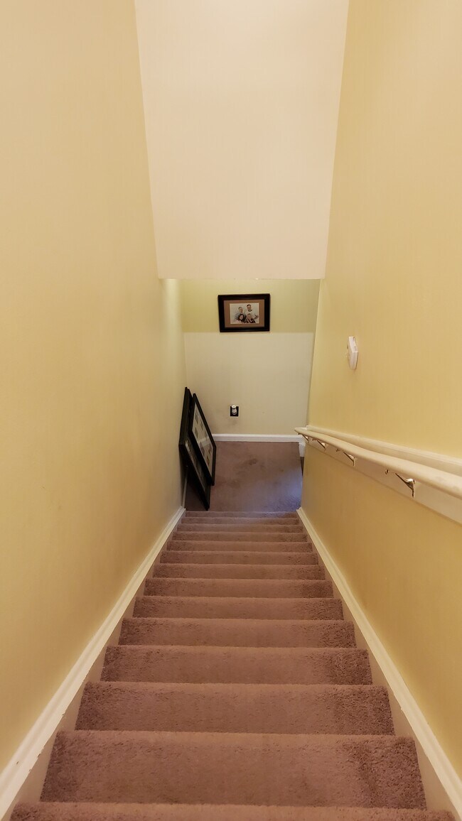 Building Photo - 242 Scrub Jay Dr