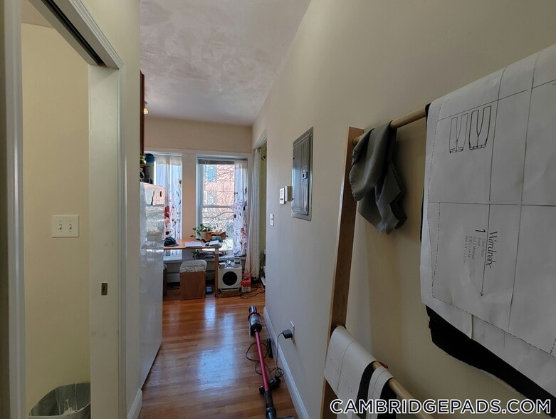 Building Photo - 1056 Cambridge St