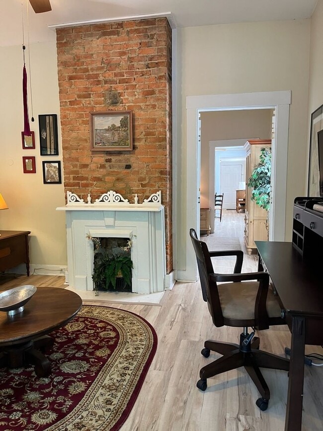 Building Photo - One Bedroom Old Louisville Cottage