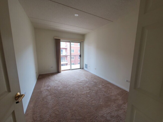 Building Photo - 5000 Oakton St