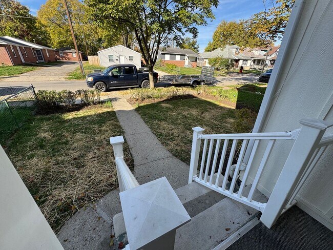 Building Photo - 384 Clarendon Ave