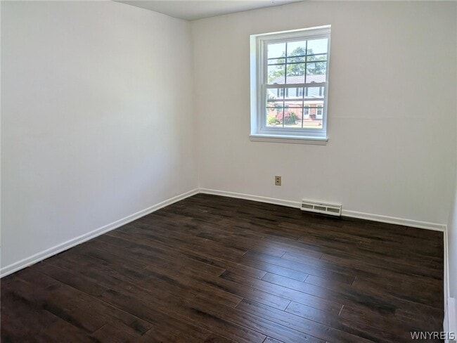 Building Photo - 253 Glenhaven Dr