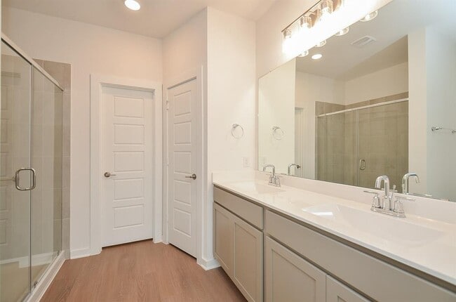 Building Photo - 1607 Blue Cypress Dr