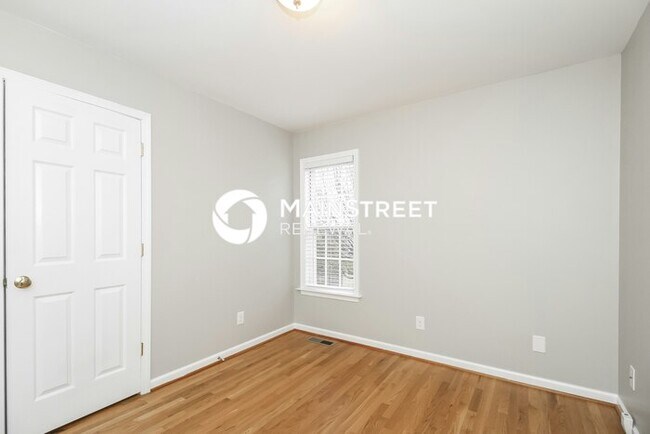 Building Photo - 3 Bedroom Pet-Friendly Home in High Point, NC with Main Street Renewal