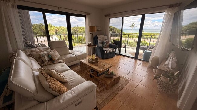 Building Photo - 5159 N Hwy A1A