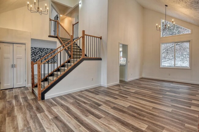 Building Photo - 10108 N Seminole Dr
