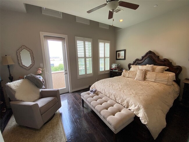 Building Photo - 115 E 2nd St