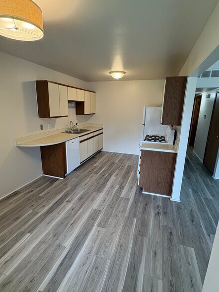 Building Photo - 5923 Niles Dr