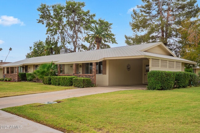 Building Photo - 13636 N Redwood Dr