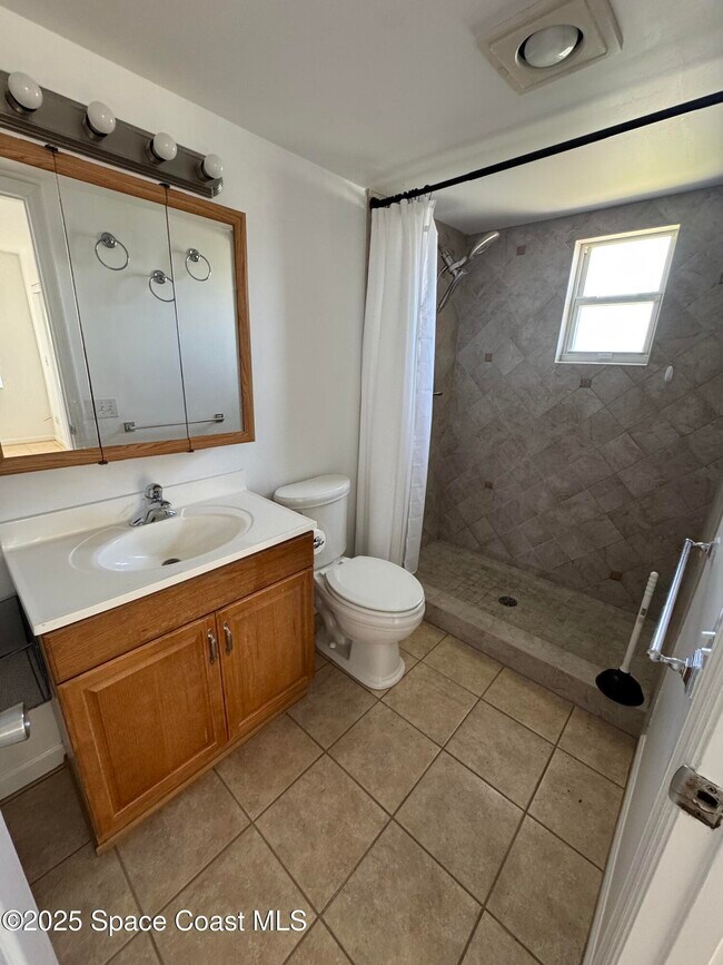Building Photo - 416 Dove Ln