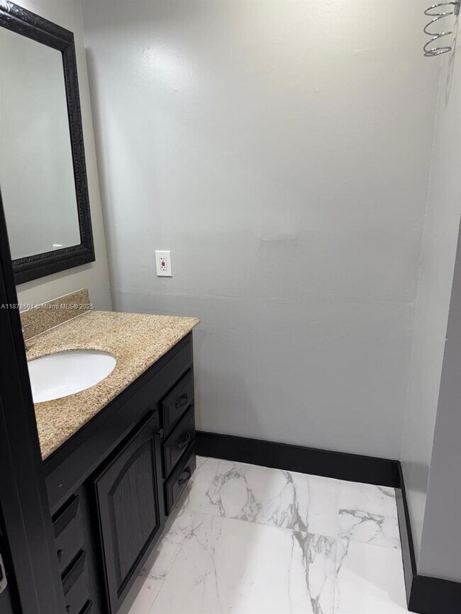 Building Photo - 6921 SW 129th Ave