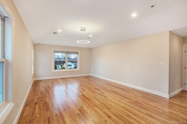 Building Photo - 134-110 10th St