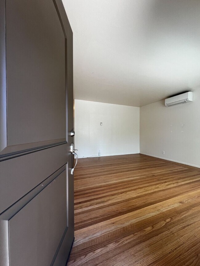 Building Photo - Charming 2 Bedroom, 1 Bathroom Home with Large Fenced Yard + Garage