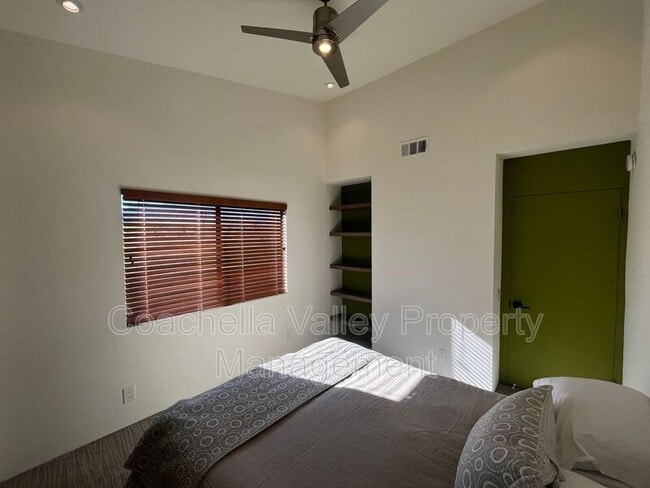 Building Photo - 287 S Civic Dr