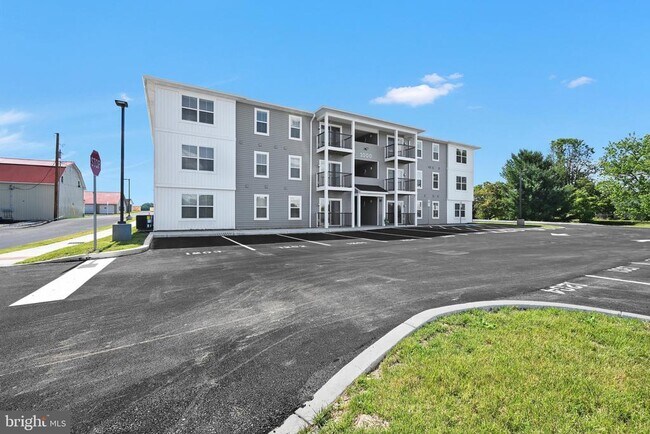 Building Photo - 1000 COLBY Ln