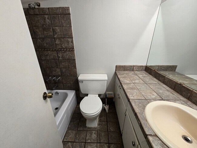 Building Photo - Living Room & Den in Dalraida