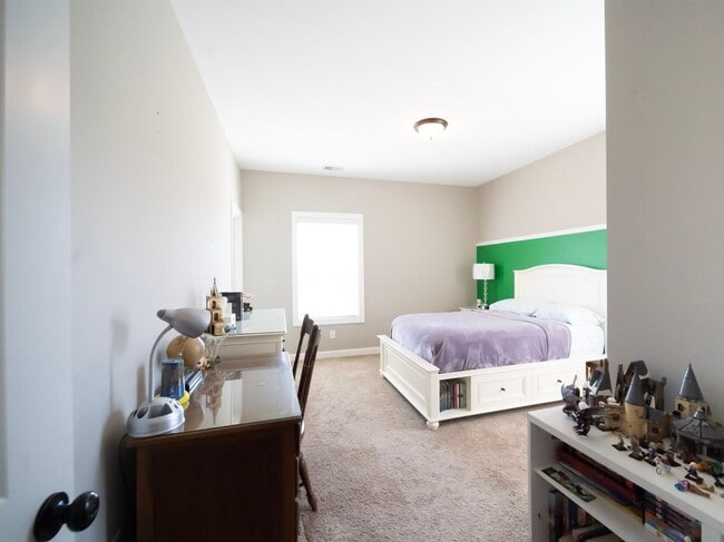 Building Photo - Elegant Richmond Hill Home with Screened Patio & Lagoon Views