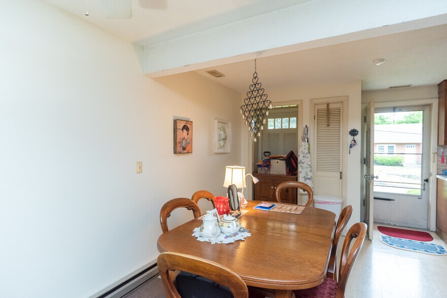 Building Photo - 46 Grove St