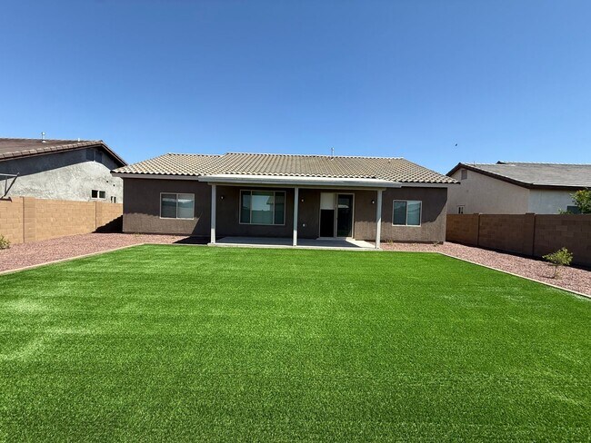 Building Photo - Livingston Ranch - BRAND NEW & IMMACULATE