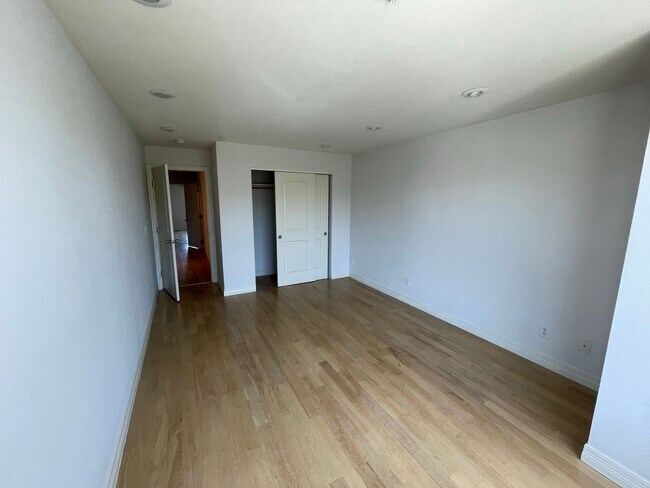 Building Photo - 1670 Kirkwood Ave