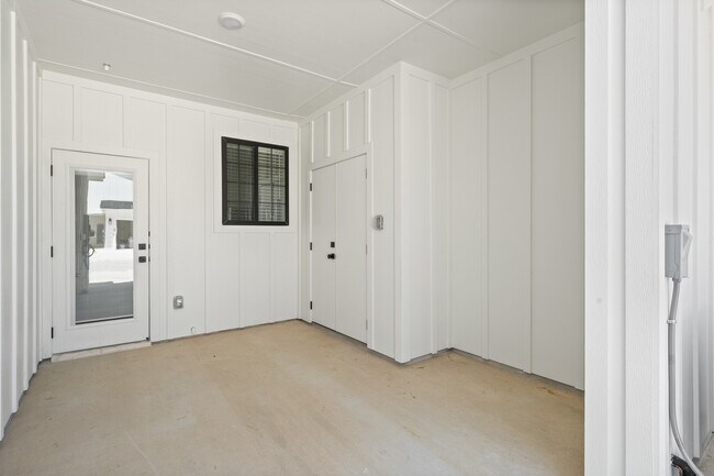 Building Photo - 5811 S 31st St