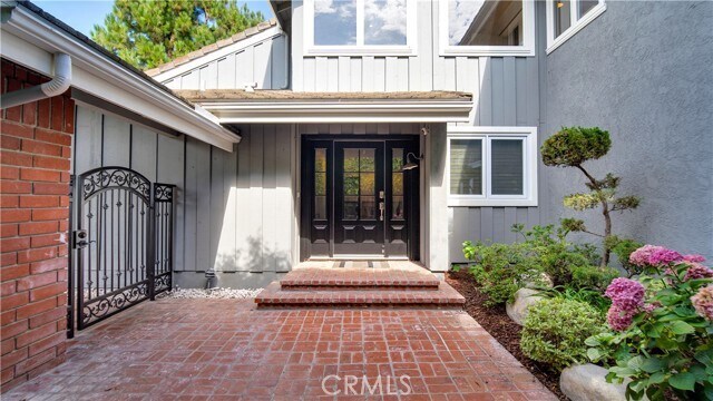 Building Photo - 10 Flintridge